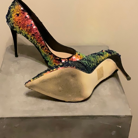 Sequin iridescent multi color high heel pump. - Picture 4 of 4